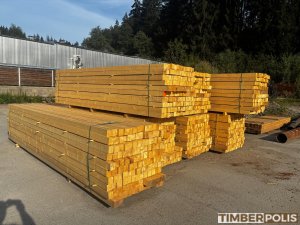 Legname segato su pallet